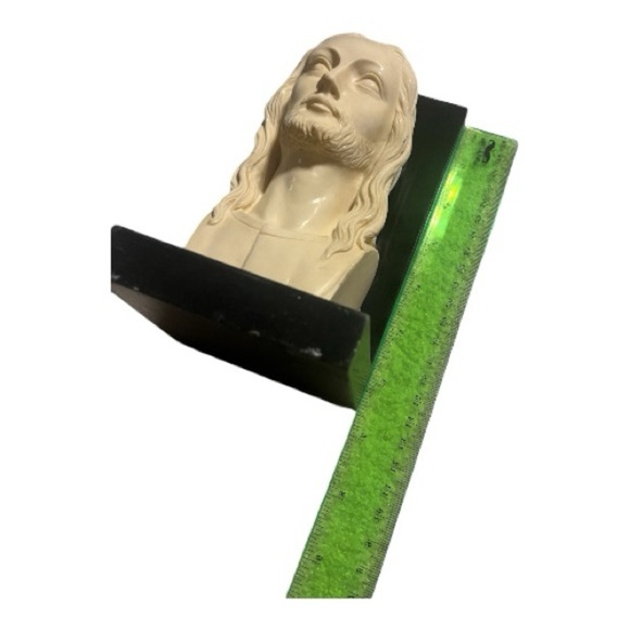 Vintage Cream Bust Sculpture of Christ - Picture 6 of 6